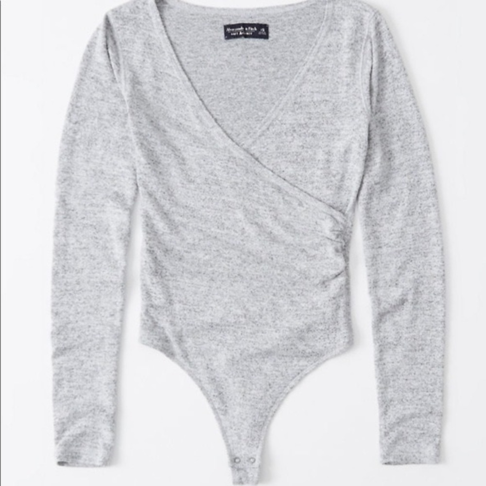 Abercrombie & Fitch soft long sleeve light gray wrap front bodysuit, size Small